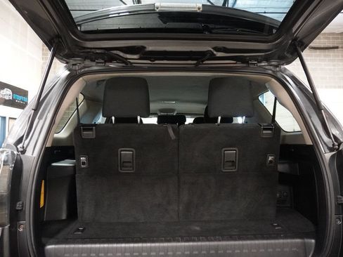 Used 2017 Toyota 4Runner SR5 AWD/4WD image 15