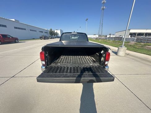 Used 2020 Toyota Tacoma SR5 AWD/4WD image 26