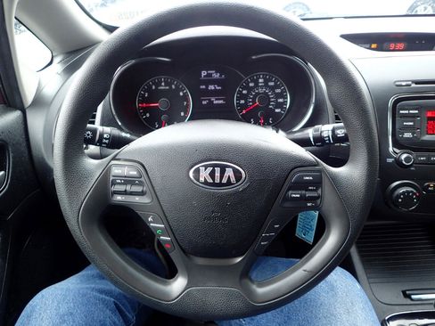 Used 2018 Kia Forte LX image 12