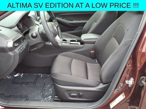 Used 2024 Nissan Altima 2.5 SV FWD image 12