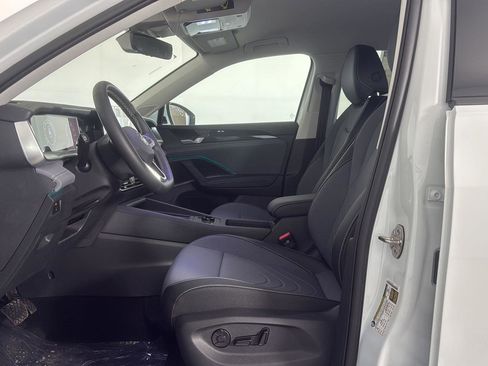 New 2026 Volkswagen Tiguan SE AWD/4WD image 3