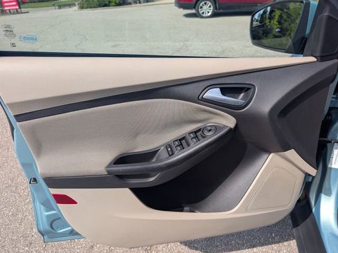 Used 2012 Ford Focus SE FWD image 9