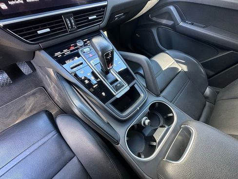 Used 2022 Porsche Cayenne Platinum Edition image 28