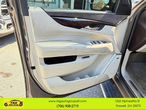Used 2016 Cadillac Escalade ESV Premium RWD image 16