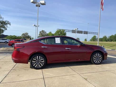 Used 2025 Nissan Altima 2.5 SV image 12
