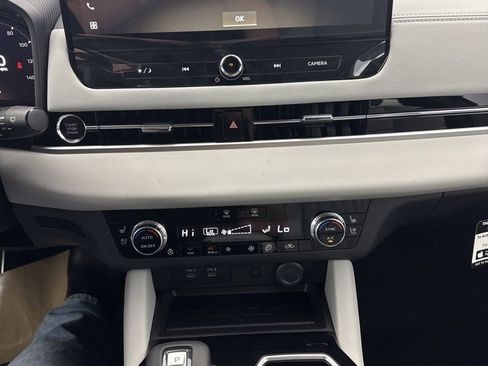 New 2025 Mitsubishi Outlander SE image 21