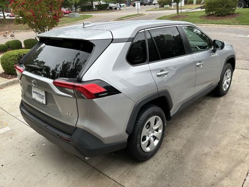 Used 2023 Toyota RAV4 LE FWD image 10
