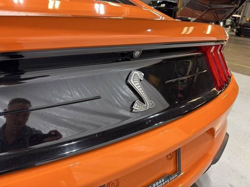 Used 2020 Ford Mustang Shelby GT500 w/ Carbon Fiber Track Pack RWD image 11