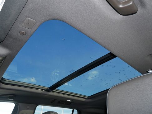 Used 2021 GMC Yukon Denali w/ Denali Premium Package image 29