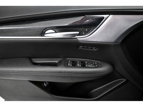 Certified 2022 Cadillac XT5 Premium Luxury FWD image 30