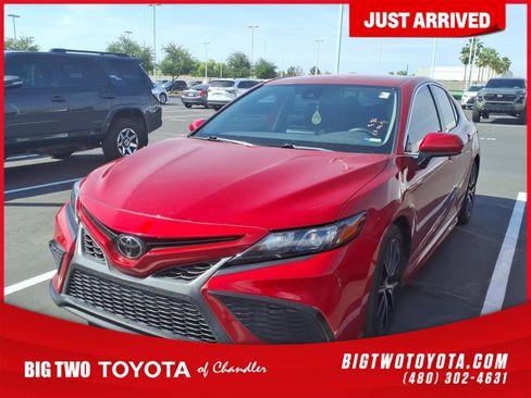Used 2021 Toyota Camry SE w/ Carpet Mat Package (TMS) image 1