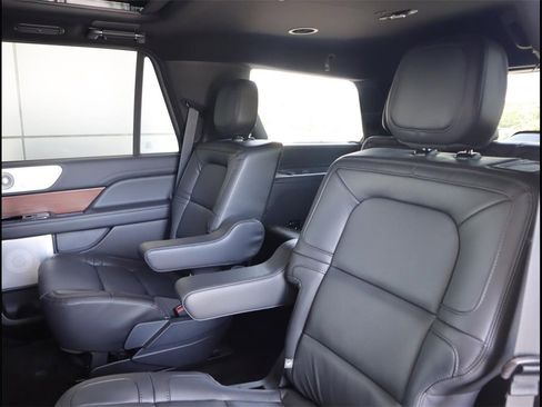 Used 2022 Lincoln Navigator Reserve image 30