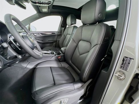 New 2026 Porsche Macan image 5