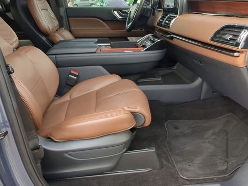 Used 2022 Lincoln Navigator Reserve image 25