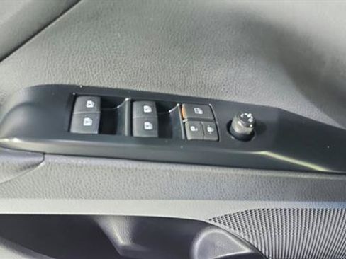 Used 2019 Toyota Camry SE FWD image 22