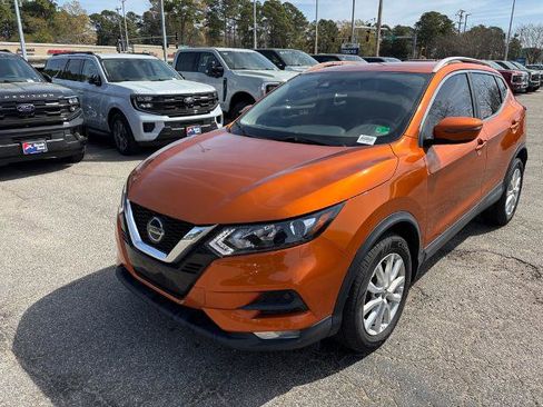 Used 2022 Nissan Rogue Sport SV image 1