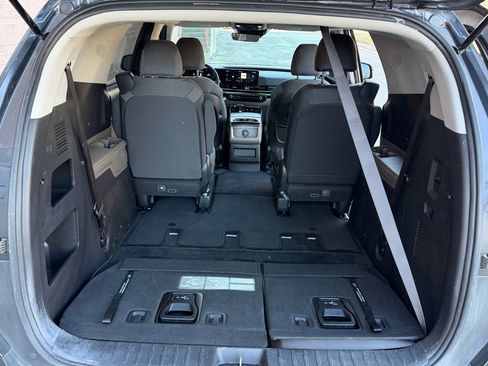 Used 2025 Kia Carnival LX image 34