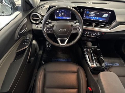 Used 2025 Chevrolet Trax ACTIV FWD image 4