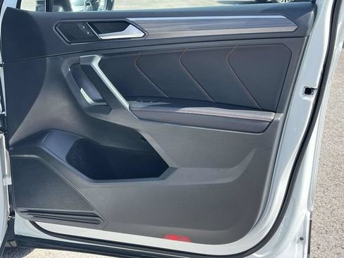 Used 2024 Volkswagen Tiguan SE FWD image 27