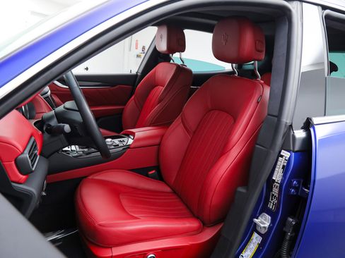 Certified 2023 Maserati Levante GT AWD/4WD image 18