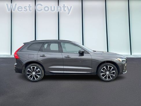Certified 2025 Volvo XC60 B5 Plus image 2