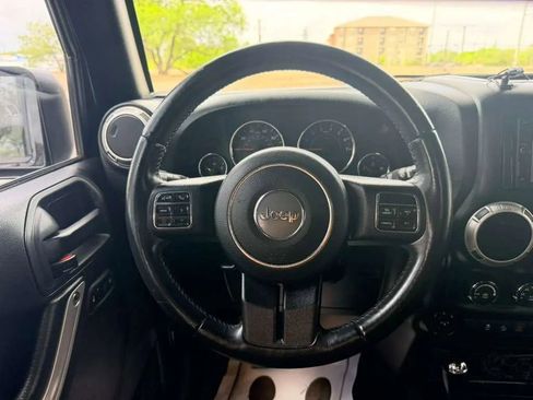 Used 2017 Jeep Wrangler Unlimited Sahara w/ Connectivity Group image 33