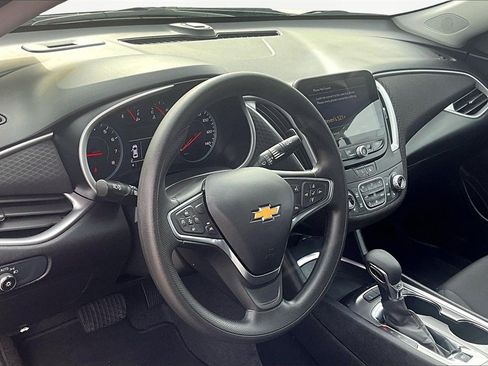 Used 2025 Chevrolet Malibu LT image 14