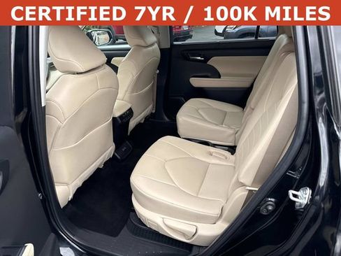 Used 2023 Toyota Highlander XLE image 17