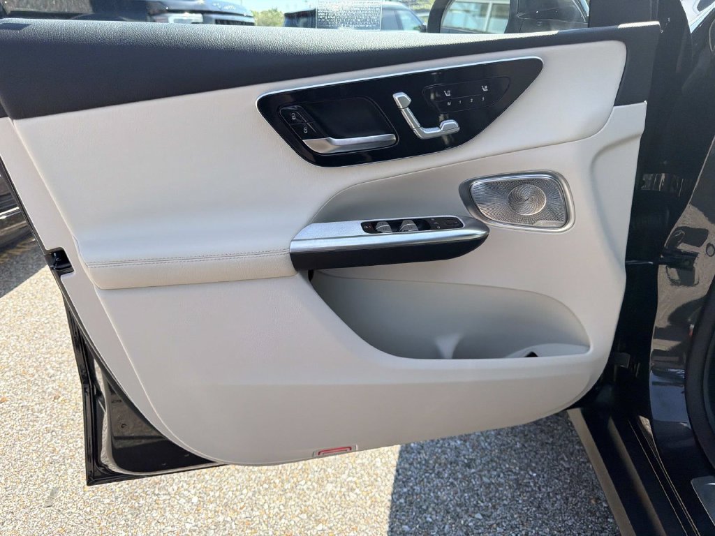 Used 2026 Mercedes-Benz GLC 300 4MATIC image 19