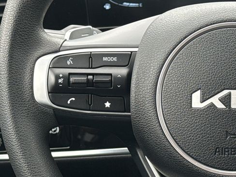 Used 2025 Kia Sportage LX FWD image 32