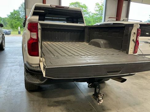 Used 2022 Chevrolet Silverado 2500 Custom w/ Custom Value Package AWD/4WD image 2