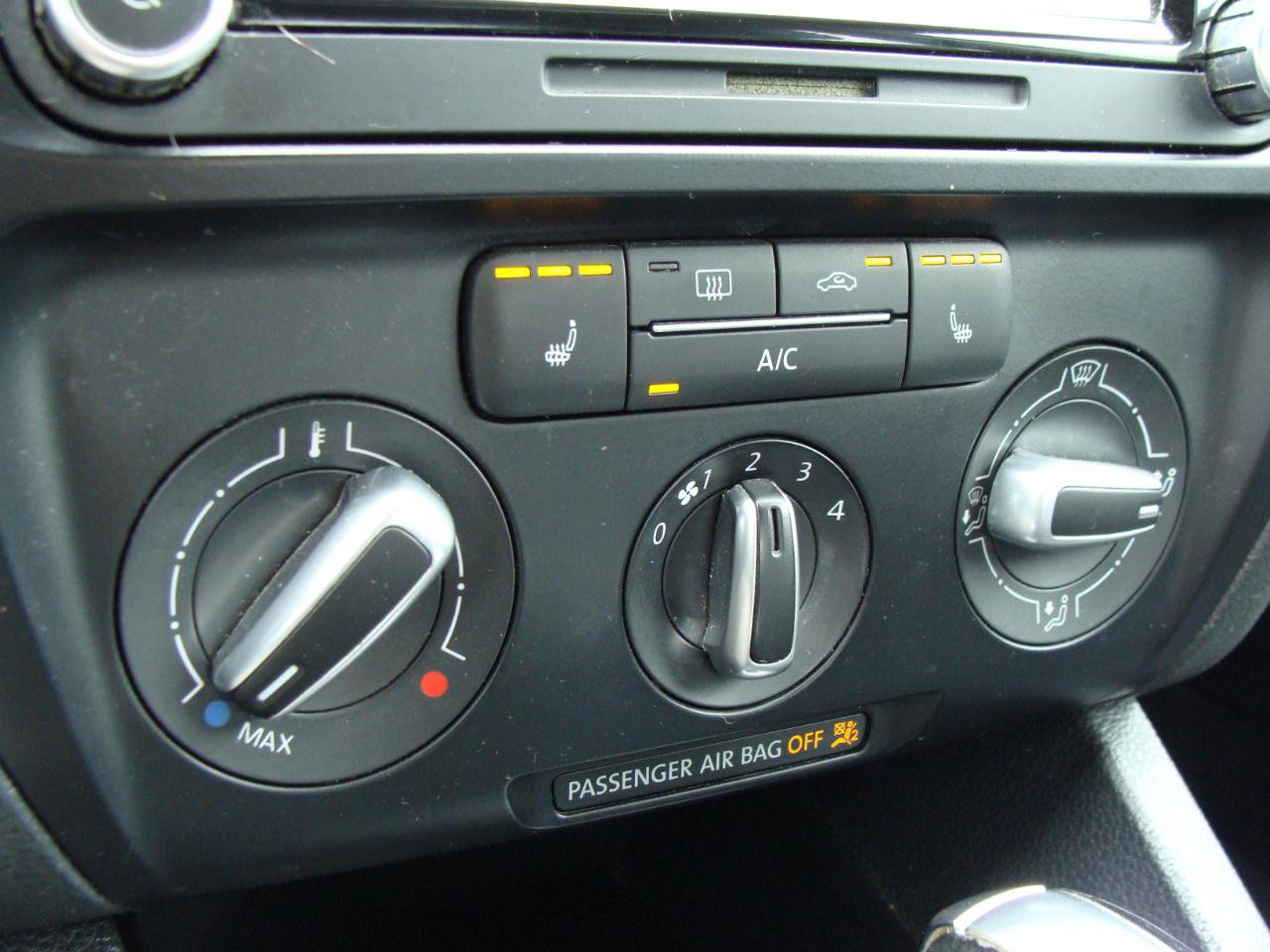 Used 2013 Volkswagen Jetta SE FWD image 19