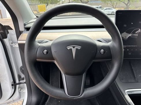 Used 2024 Tesla Model Y Long Range AWD/4WD image 26