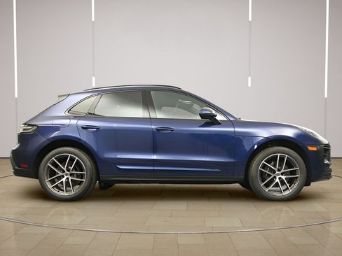 Certified 2026 Porsche Macan AWD/4WD image 30