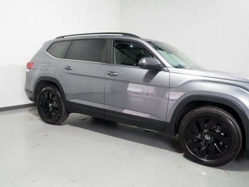Used 2025 Volkswagen Atlas SE w/ Panoramic Sunroof Package FWD image 44