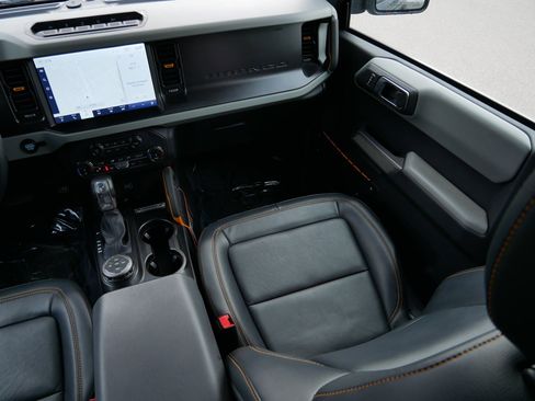 Used 2022 Ford Bronco Badlands image 11