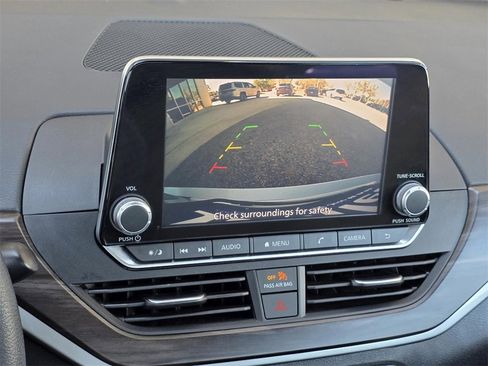 Used 2024 Nissan Altima 2.5 SV image 11