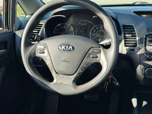 Used 2017 Kia Forte LX image 12