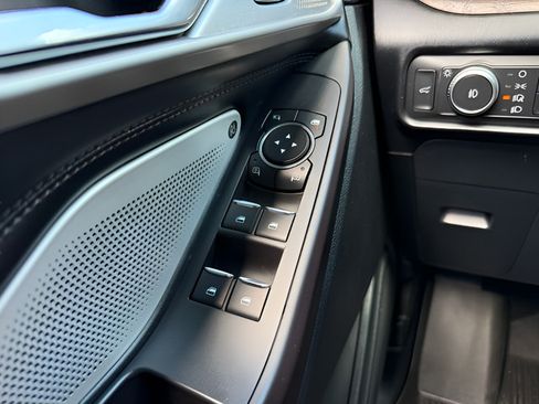 Used 2020 Ford Explorer Platinum w/ Premium Technology Package AWD/4WD image 26