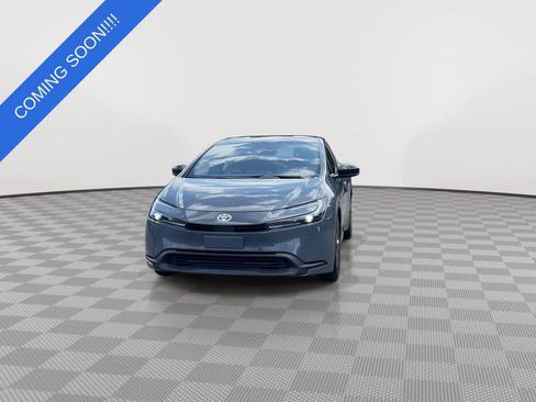 Used 2024 Toyota Prius LE FWD image 3