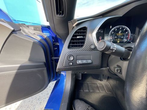 Used 2019 Chevrolet Corvette Stingray Coupe RWD image 18