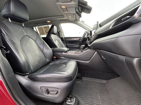 Used 2021 Toyota Highlander Platinum image 19