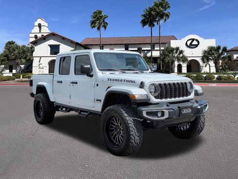 Used 2025 Jeep Gladiator Sport AWD/4WD image 1