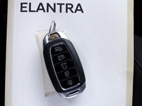 Used 2021 Hyundai Elantra SEL FWD image 39