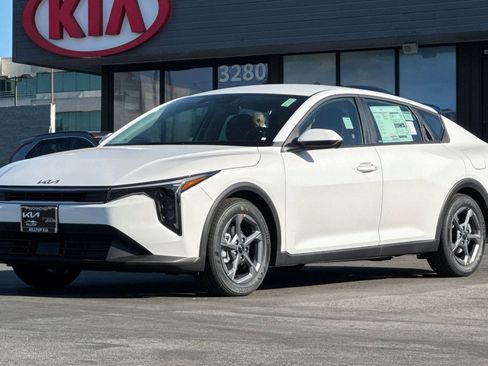 New 2026 Kia K4 LXS image 8