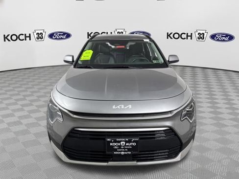 Used 2025 Kia Niro EX w/ EX Cold Weather Package image 2