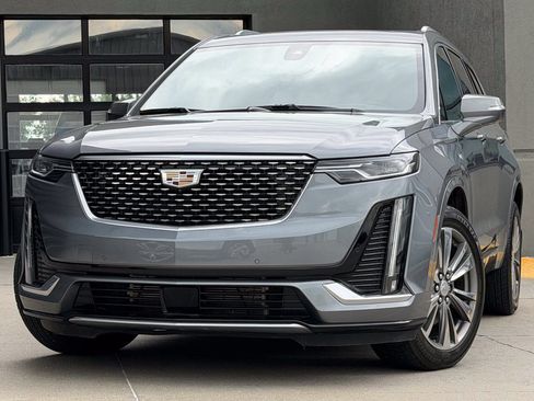 Used 2021 Cadillac XT6 Premium Luxury AWD/4WD image 3