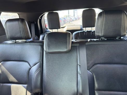 Used 2019 Ford Explorer XLT w/ Equipment Group 201A AWD/4WD image 15