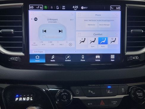 Used 2023 Chrysler Pacifica Touring-L FWD image 20