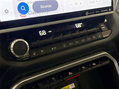 Used 2023 Toyota Tundra Platinum w/ Advanced Package image 27